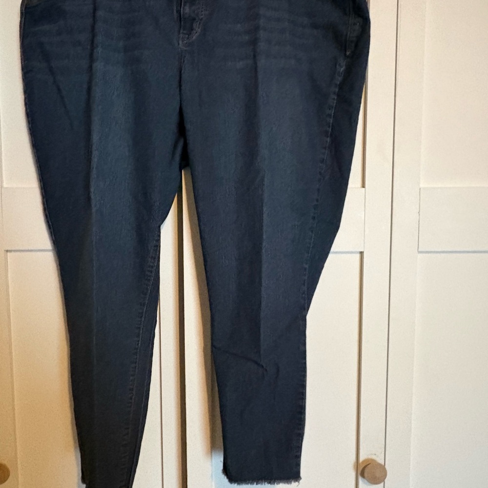 1822 Denim Women's Deep Indigo Cropped Jeans